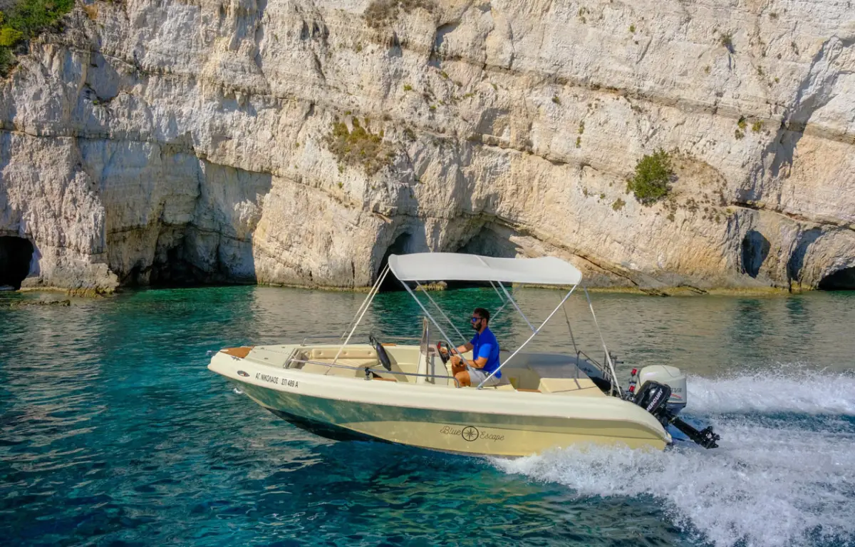 4 Hours Motor Boat Rental