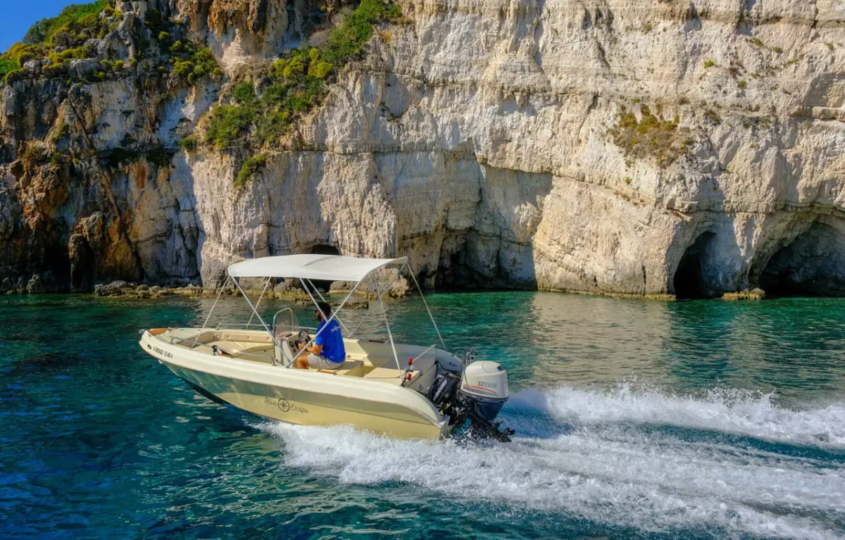 4 Hours Motor Boat Rental