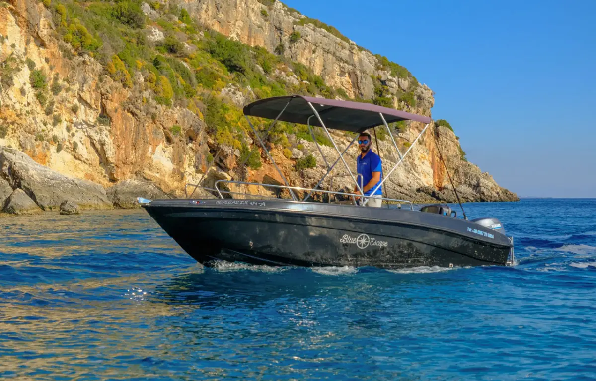 4 Hours Motor Boat Rental