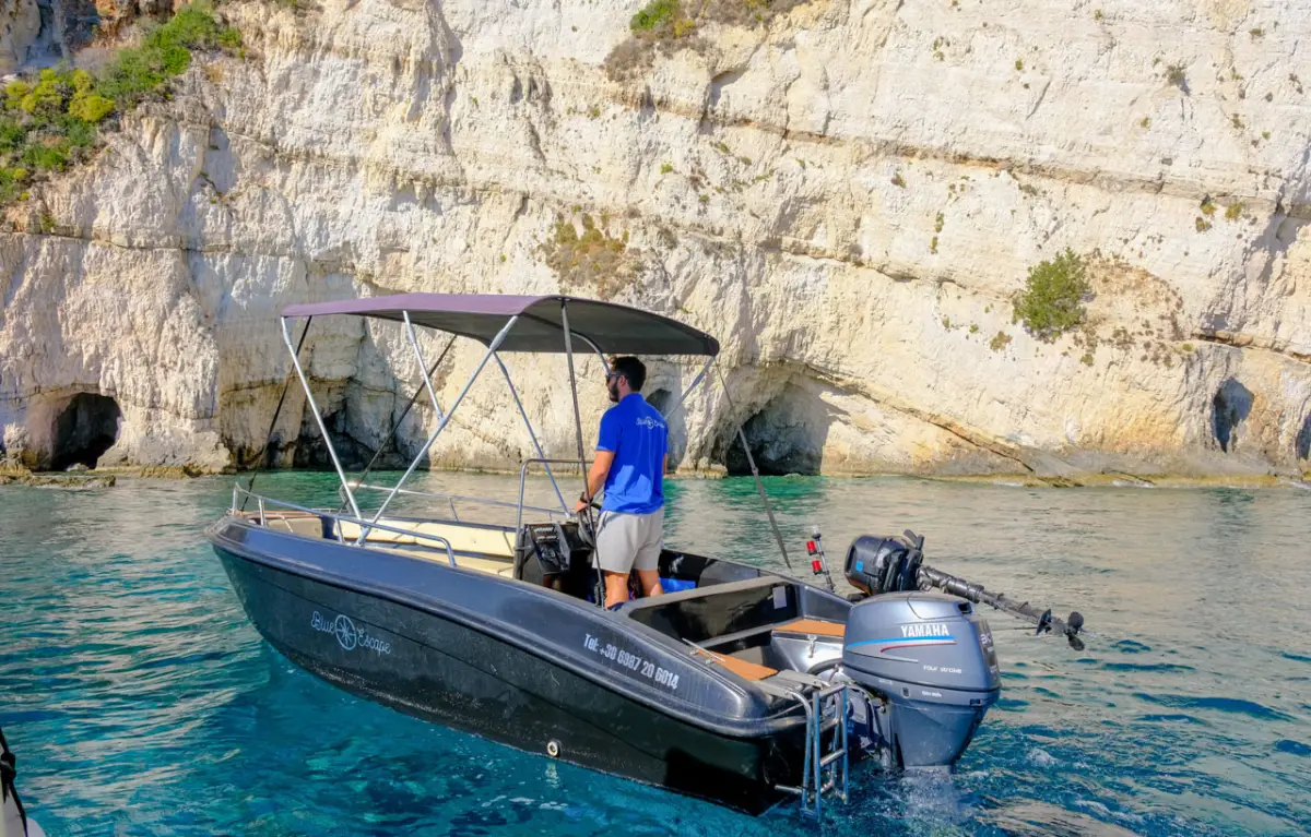 4 Hours Motor Boat Rental