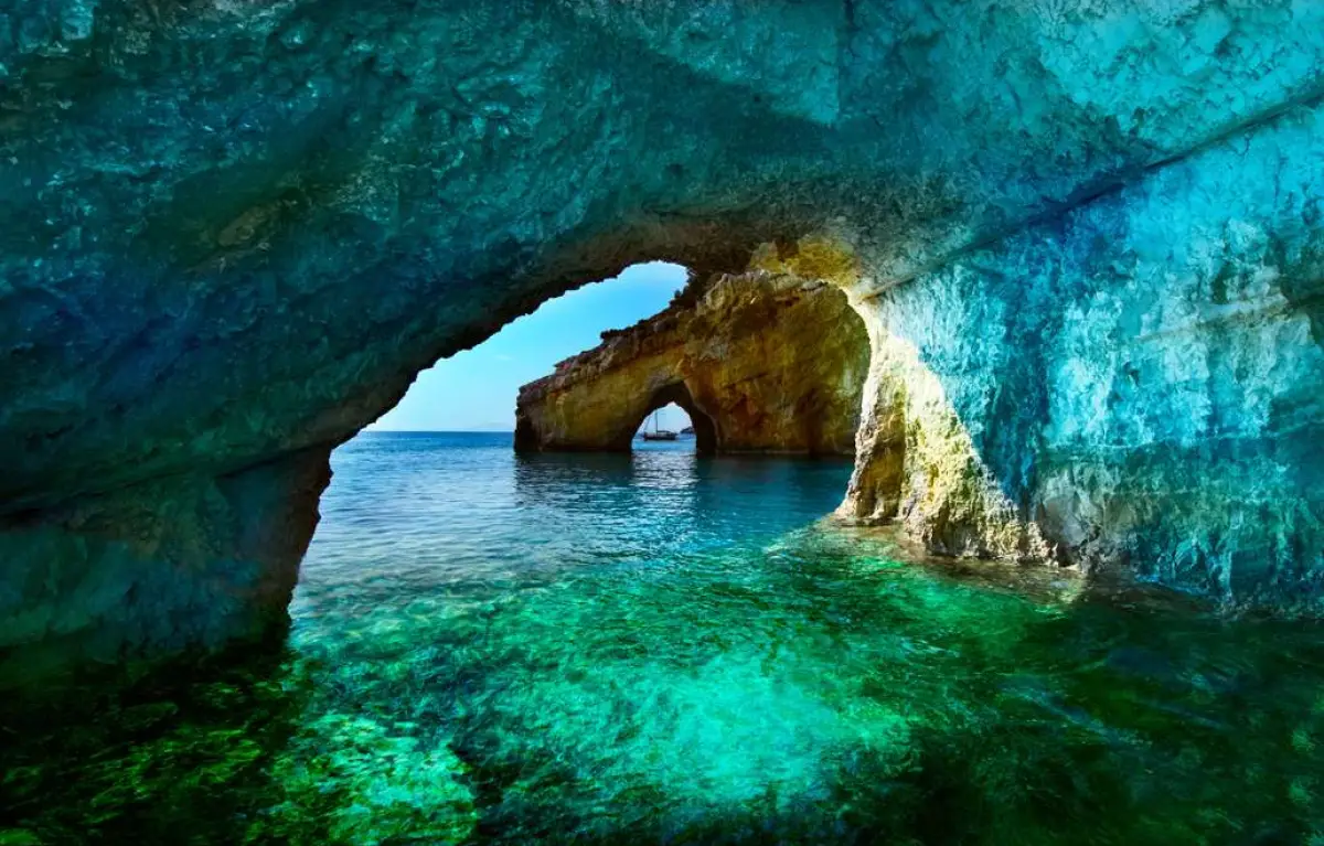 Explore North Zakynthos / Blue Caves and Shipwreck