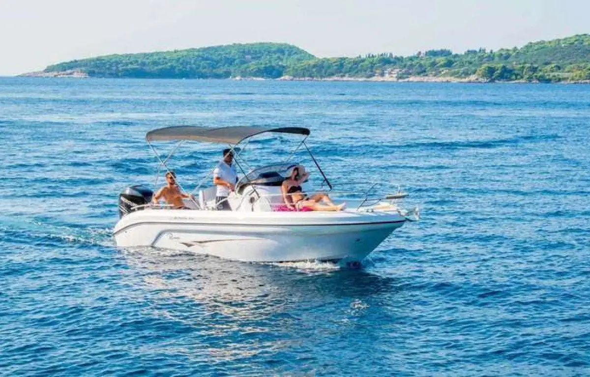 5 Hours Motor Boat Rental at Alykes (With Captain)