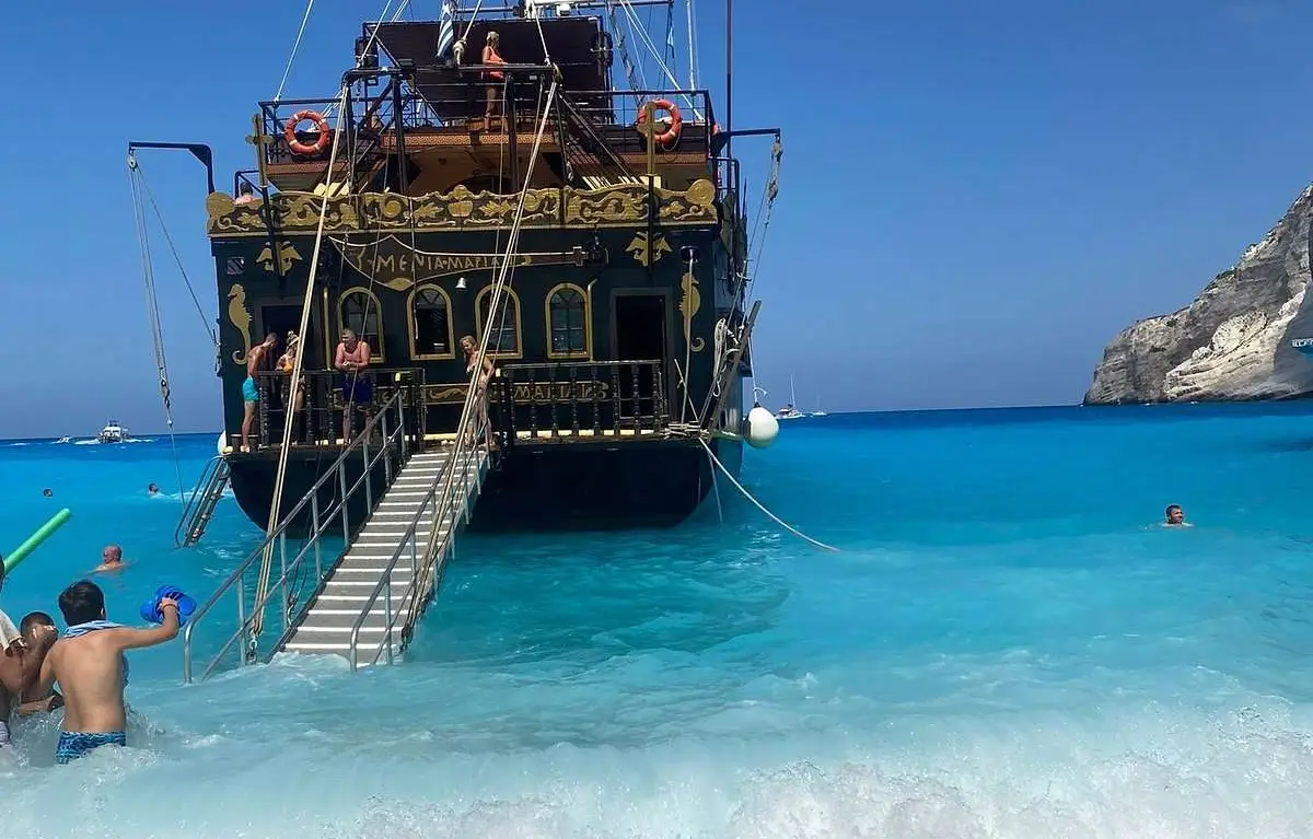 7.5 Hours Cruise around the island by the pirate ship