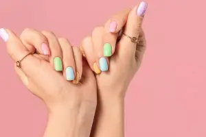 Artificial Gel Manicure