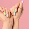 Artificial Gel Manicure