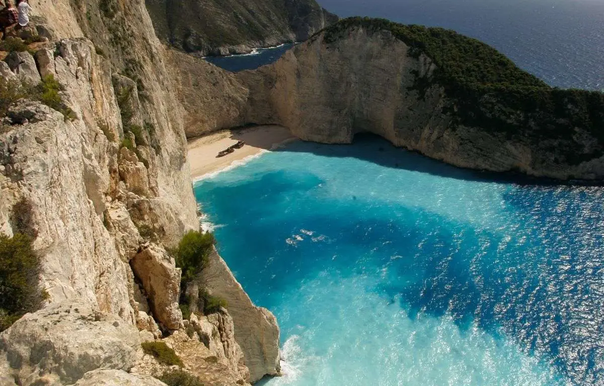 Explore North Zakynthos / Blue Caves and Shipwreck