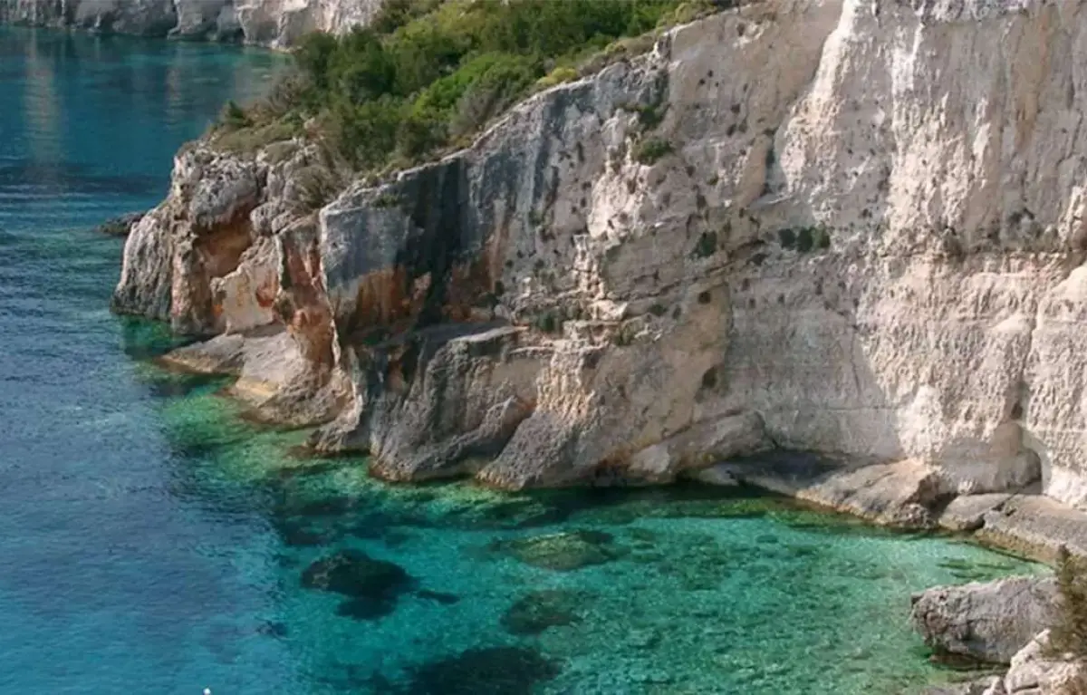 Shipwreck Tour by Boat and Bus, with Panoramic View from the Observation Point above the Shipwreck.