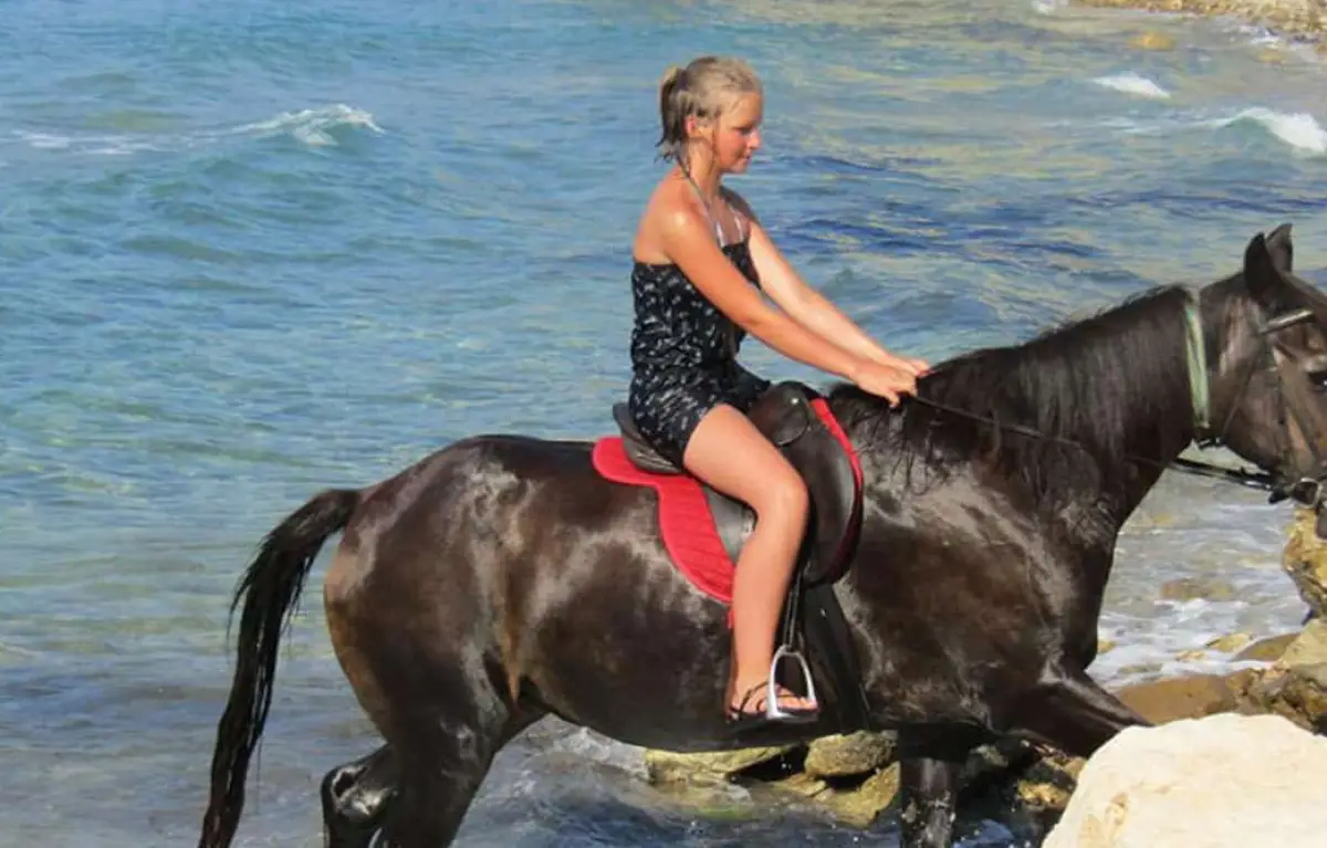 Horse Riding by the Sea (duration 45 minutes)