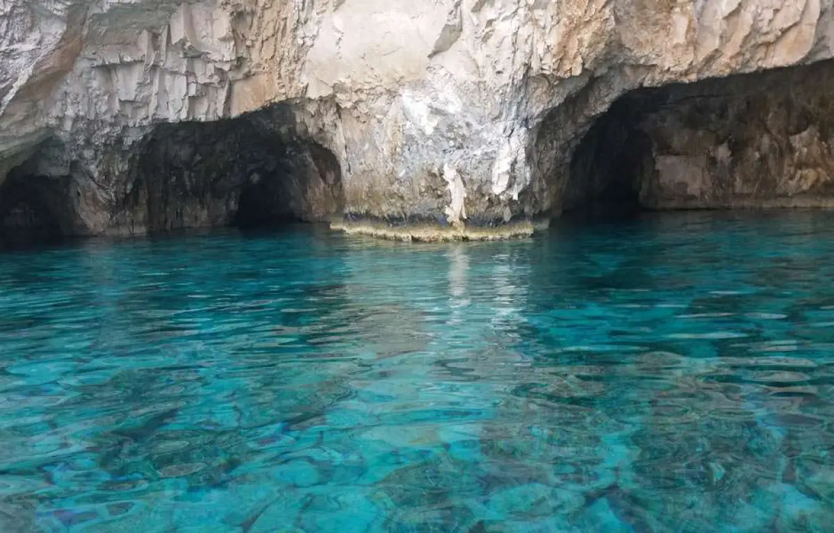 6 Hours Cruise to Shipwreck & Blue Caves