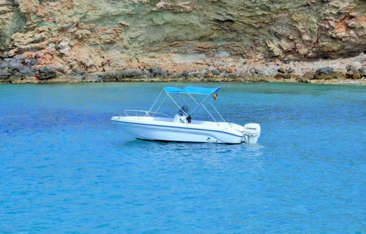 2 Hours Motor Boat Rental at Agios Sostis (With Captain)