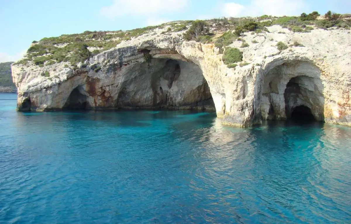 4 Hours Cruise to Shipwreck & Blue Caves