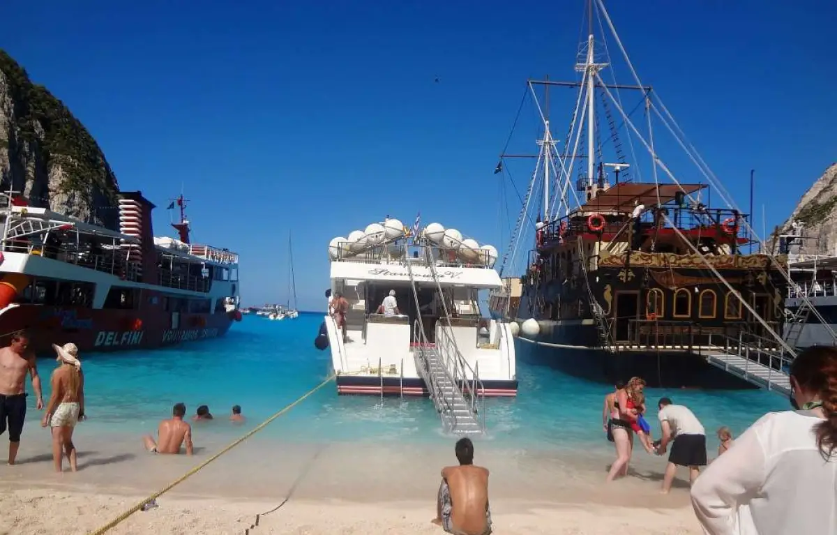 7.5 Hours Cruise around the island by the pirate ship