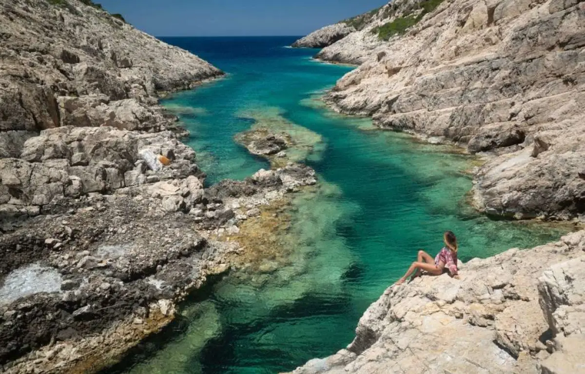 Swimming at the 4 most famous beaches & View from the Hill Shipwreck Swimming at the beach Shipwreck and food in a taverna with a view