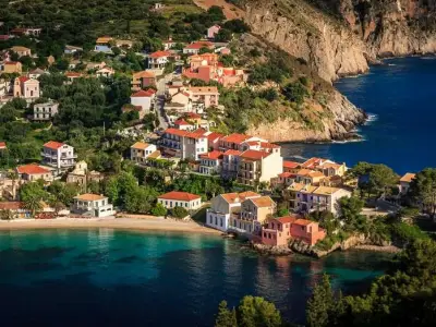 Shipwreck and Blues Caves Cruise