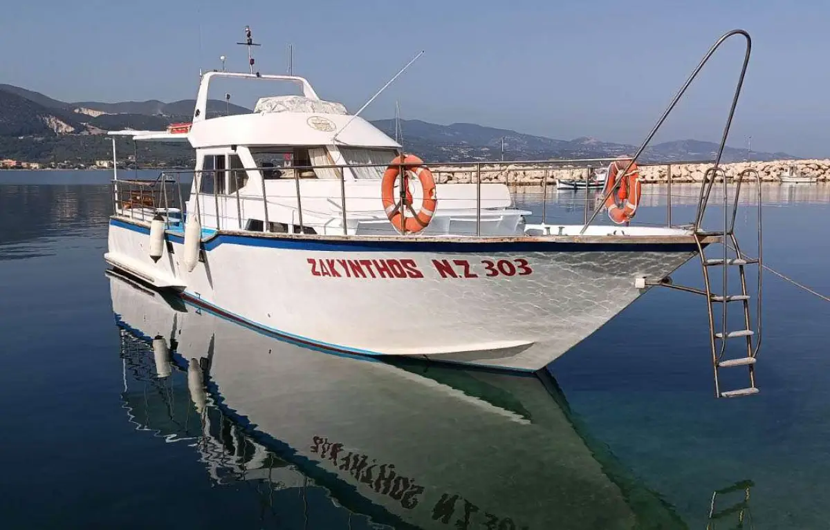 5 Hours Cruise to Shipwreck & Blue Caves