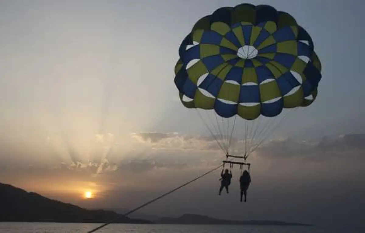 Paragliding / Parasailing