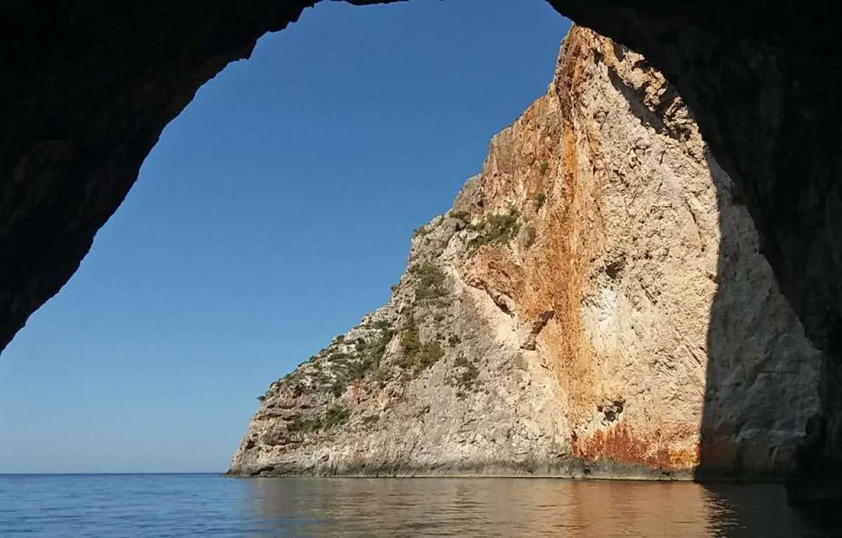 4 Hours Cruise to Shipwreck & Blue Caves