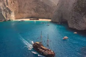 7.5 Hours Cruise around the island by the pirate ship