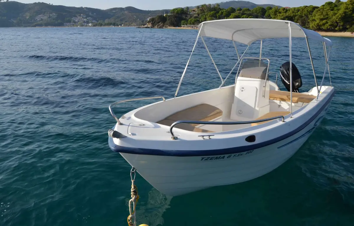 TZEMA 5 Boat Rental