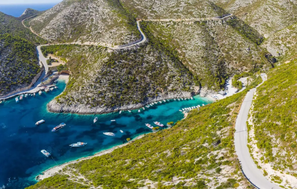 4 Hours Cruise to Shipwreck & Blue Caves