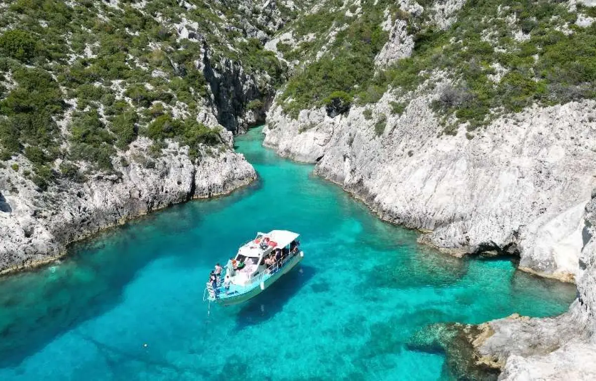 Shipwreck Tour by Boat and Bus, with Panoramic View from the Observation Point above the Shipwreck.