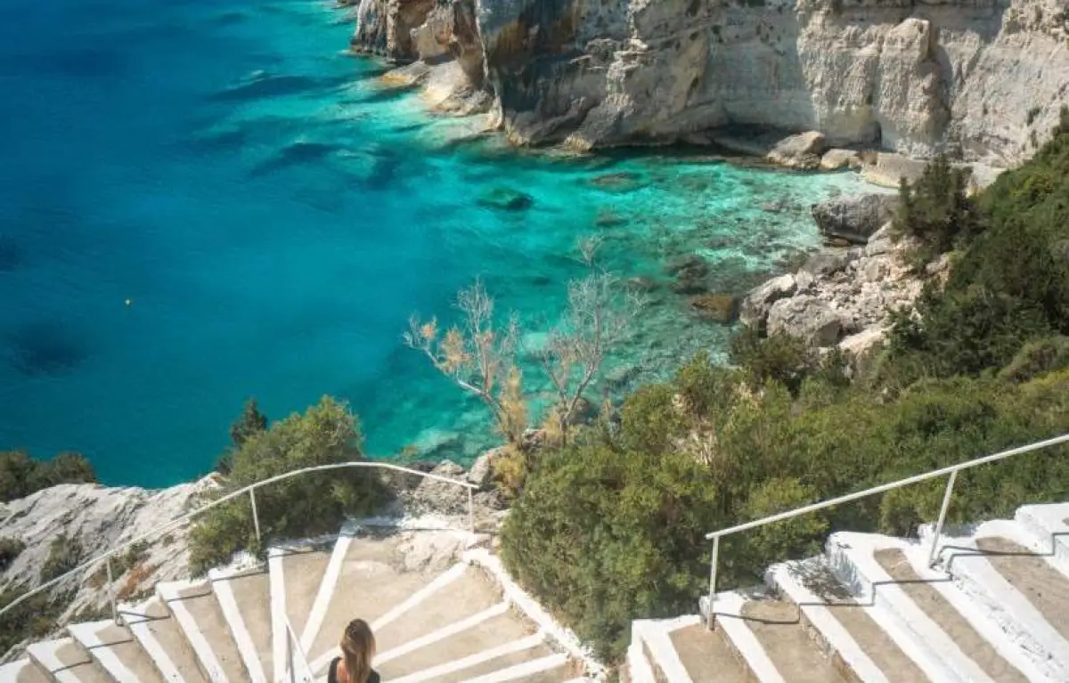 SKINARI faros (hiking.The paths lead to the sea to enjoy a nice swim)