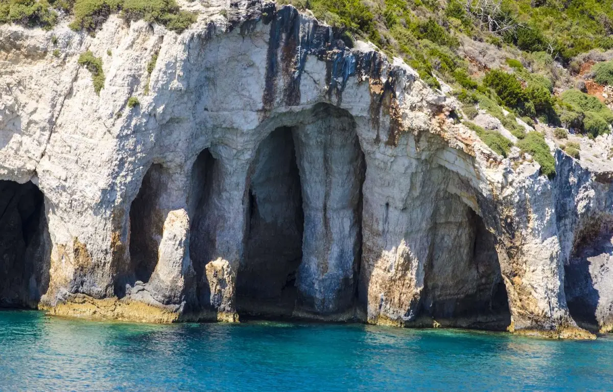 7 Hours Trip to Shipwreck/Blue Caves/White Beach (from Zakynthos Town)