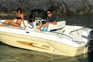 4 Hours motorboat Rental