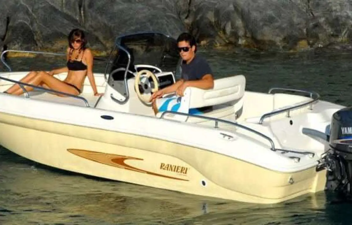 4 Hours motorboat Rental