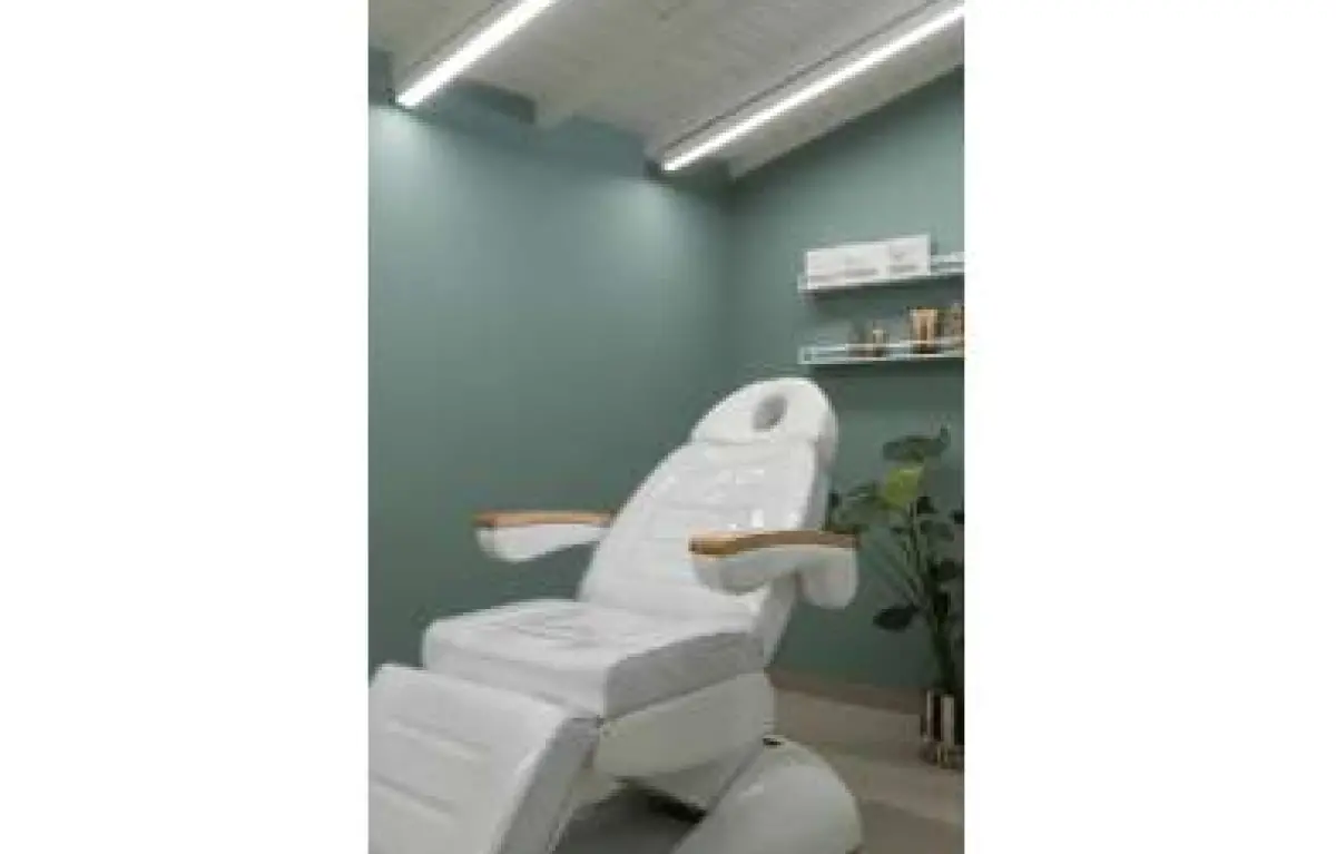 Detoxing Facial Treatment for Men 60 Min