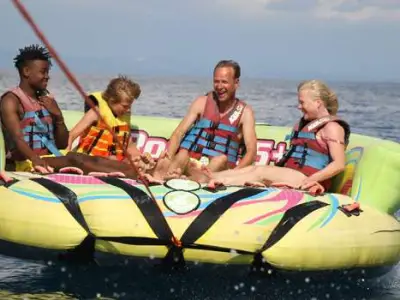 Banana WaterSports - Crazy Sofa