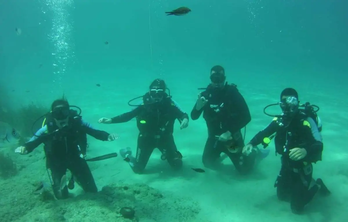 Experianced Scuba Diving 