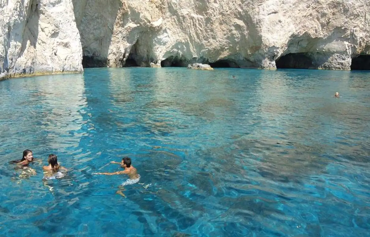 6 Hours Cruise to Shipwreck & Blue Caves