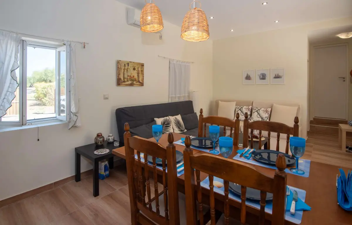 Vossos Cottage House