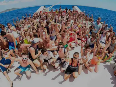 AperiBoat Party On Wednesday