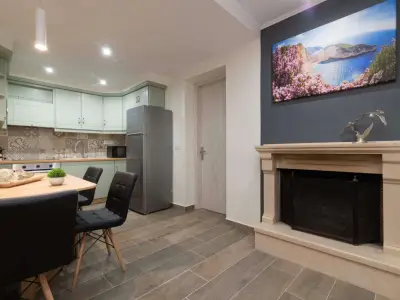 Tweens & Angel - Twins & Angel Apartment